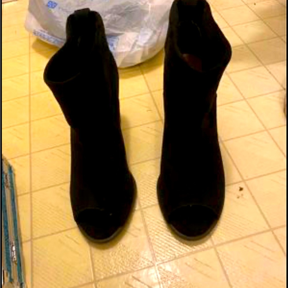 Like New,Never been worn.Pop,Black Suede,Size 10,Chunky High Heel shoes.